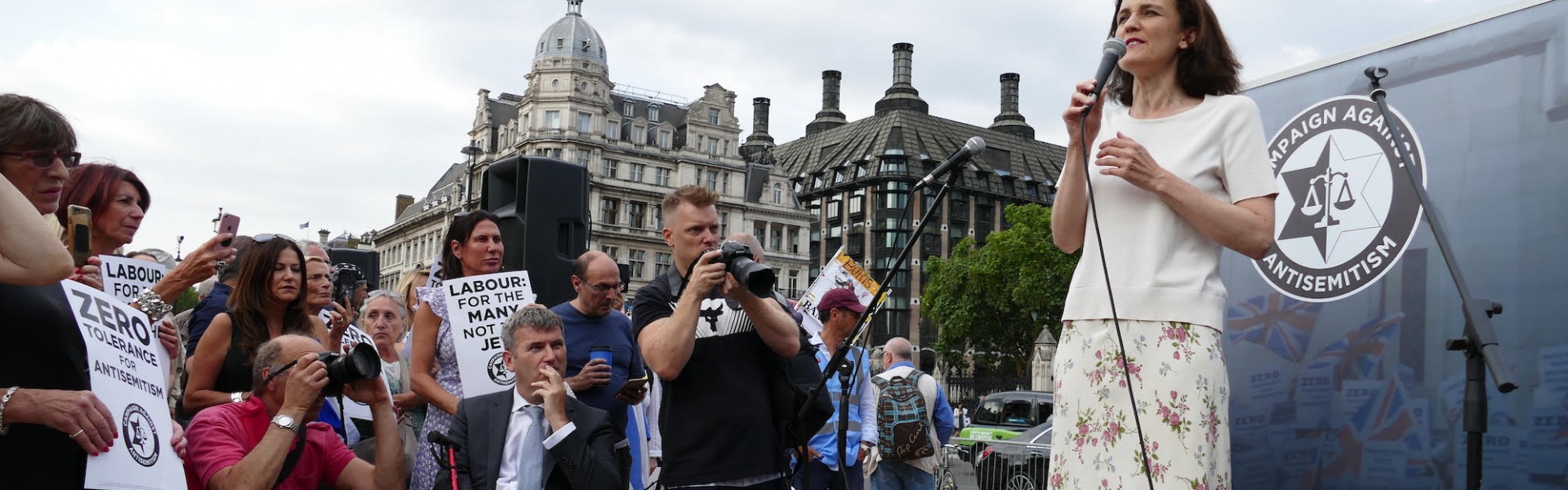 Theresa Villiers addresses rally against antisemitism