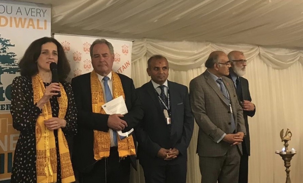 Villiers celebrates Diwali in Parliament