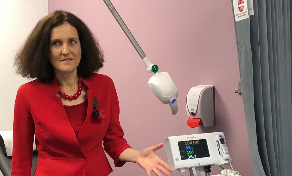 Villiers visits new Chase Farm Hospital