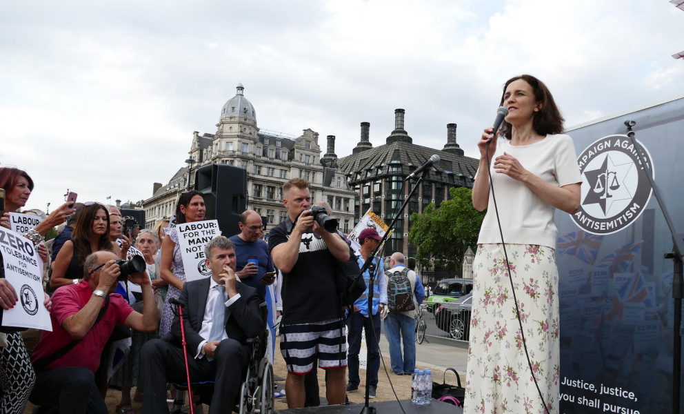 Theresa Villiers addresses rally against antisemitism