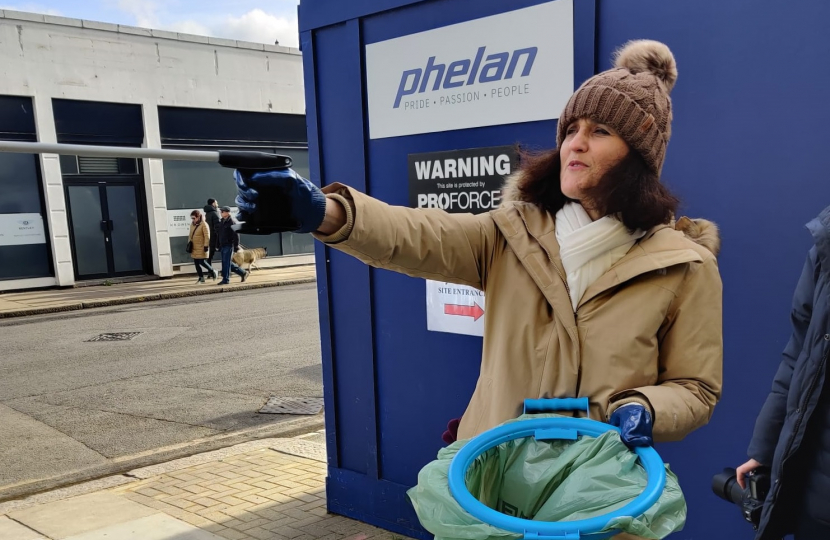 Theresa Villies taking part in community litter pick in High Barnet