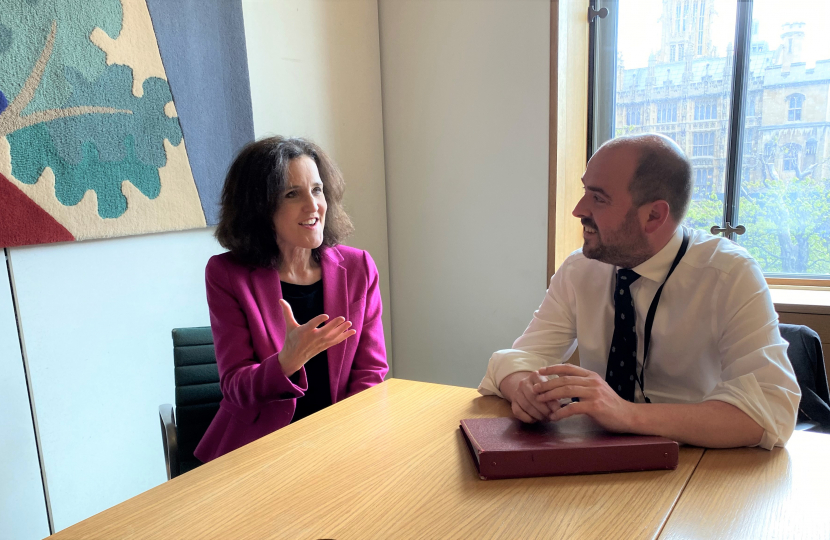 Theresa Villiers MP lobbies bus minister on return of the 84 route to Barnet