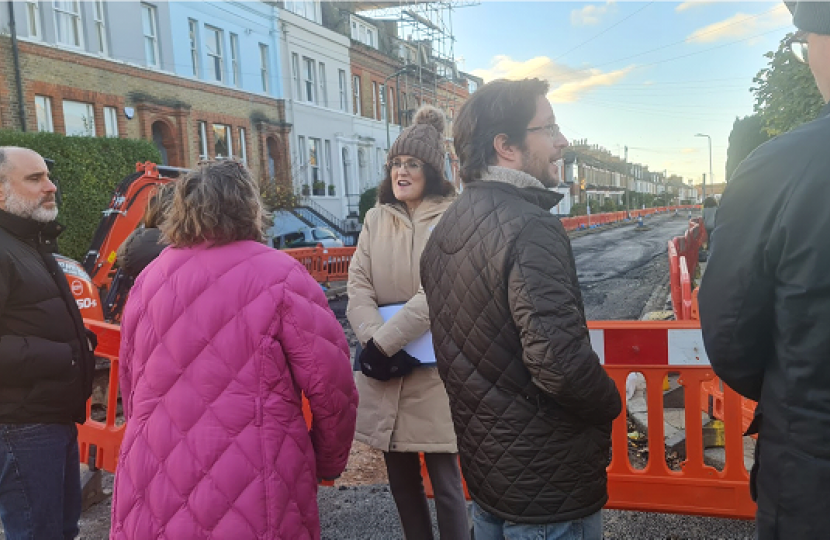 Theresa Villiers MP meets Salisbury Road residents to discuss roadworks