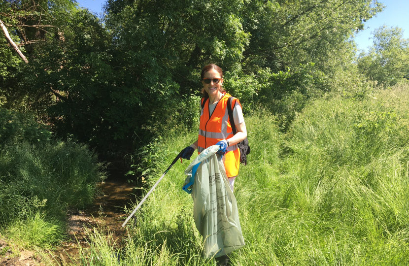 Theresa Villiers MP taking part in a volunteer litter-pick