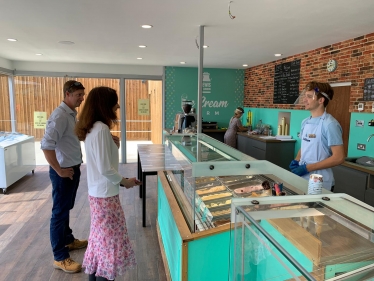 Villiers visits Lewis of London Ice Cream Farm