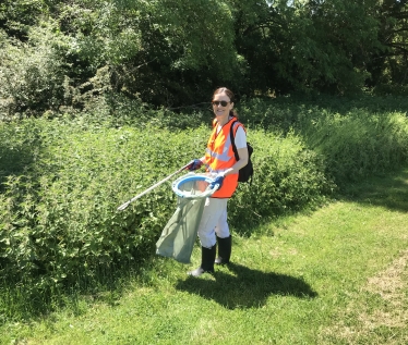 Theresa Villiers litter pick  